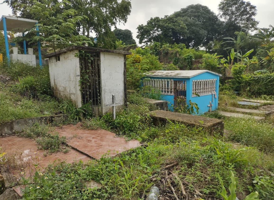 Restringen uso de panteones en zona rural de Minatitlán