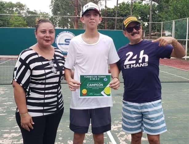 Julio Luna triunfador del Torneo de Tennis