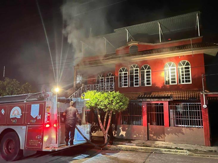 Incendio en casa de Acayucan generó movilización de cuerpos de emergencia