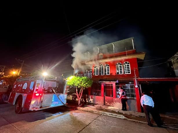 Incendio en casa de Acayucan generó movilización de cuerpos de emergencia