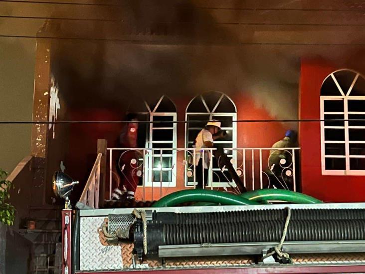 Incendio en casa de Acayucan generó movilización de cuerpos de emergencia