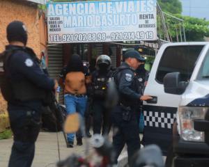 Un policía herido y un detenido tras robo a agencia de viajes en Coatzacoalcos l VIDEO