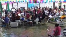 Ni el aguacero ni el salón inundado pararon la pachanga en Minatitlán ¡De fiesta a albercada! | VIDEO