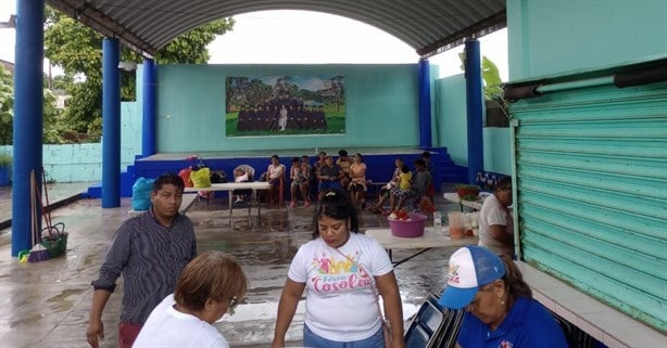 Activan refugios, Plan DN-III y Tajín tras torrenciales lluvias en Minatitlán; 30 colonias entre el agua l VIDEO