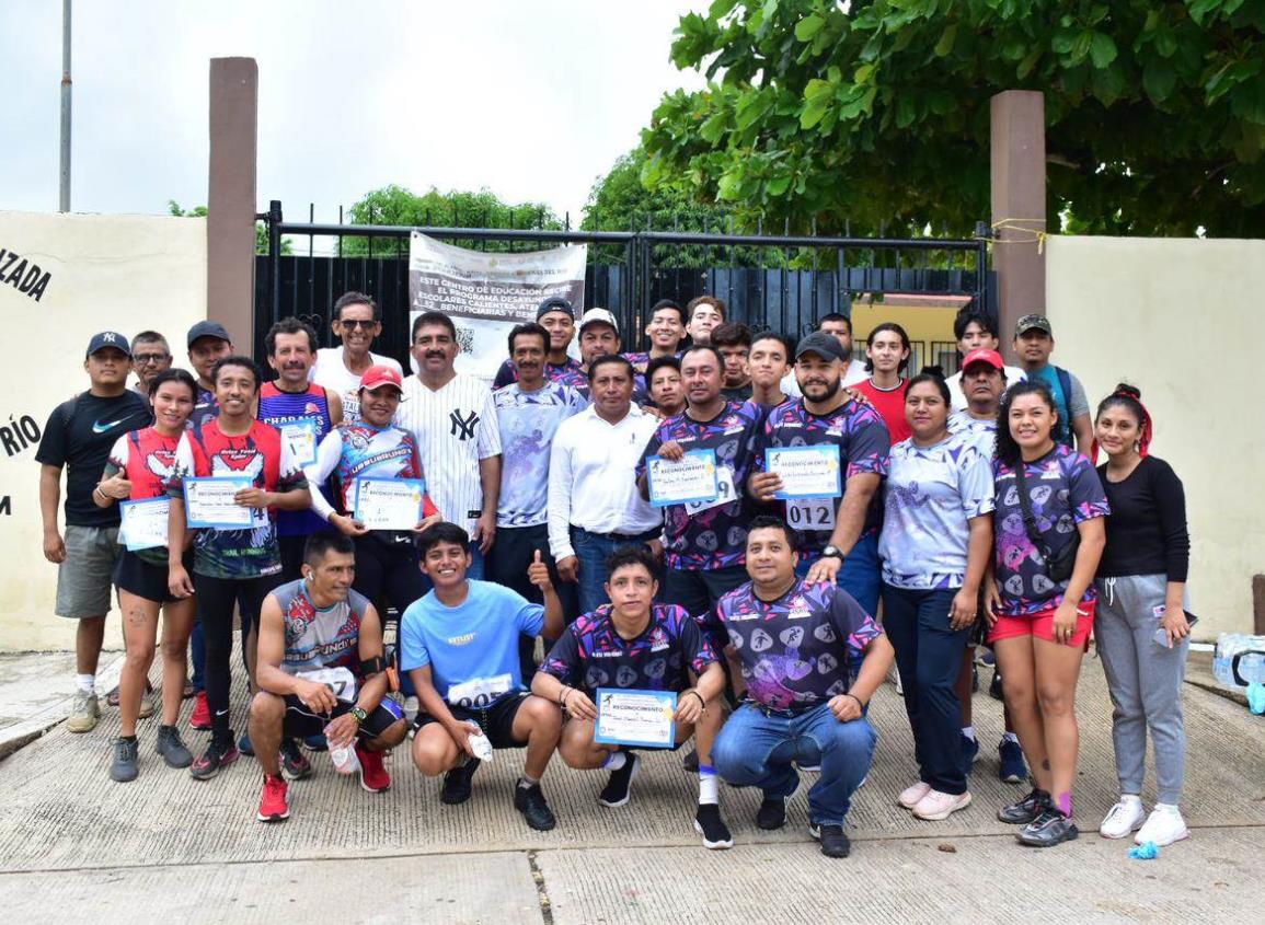 Para fomentar el deporte, estudiantes de UPAV Oluta participan en  carrera 5K 