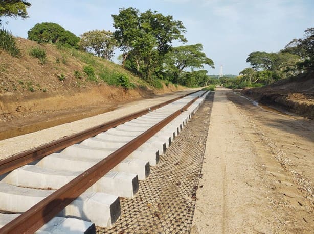 Una realidad Corredor Interoceánico en Moloacán; instalan nuevos durmientes y rieles | VIDEO