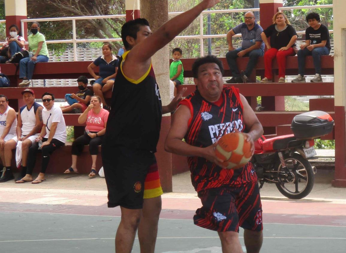 Juegos atractivos en el basquetbol de La Noria