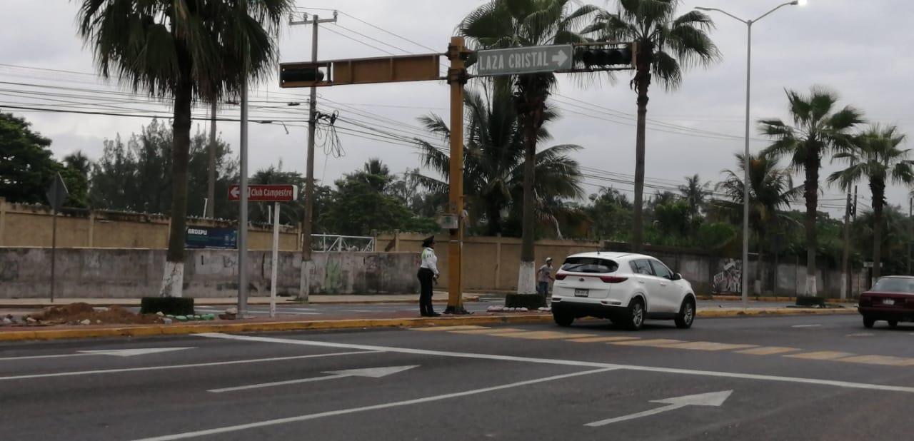 Semáforos de avenida UV sin funcionar tras Onda Tropical 17