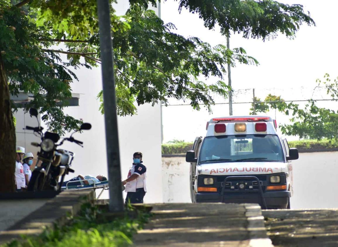 Empleada sufre caída al interior de Ciudad Judicial en Acayucan l VIDEO