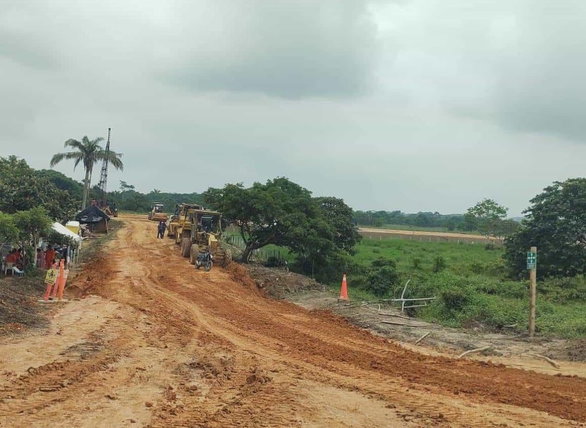 Preparan perforación de pozo petrolero en el área rural de Minatitlán 