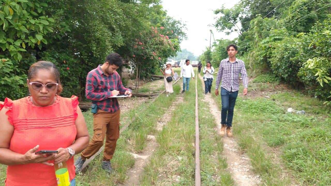 Semar y autoridades de Moloacán inspeccionan obras ferroviarias