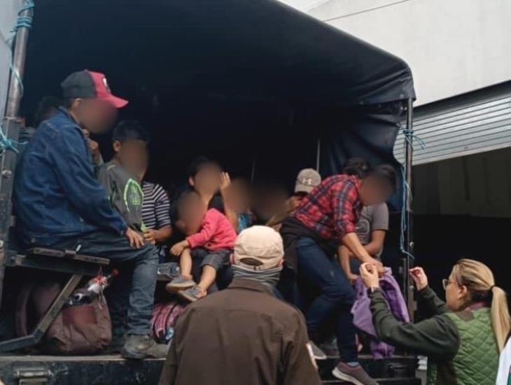 Rescatan a casi 500 migrantes retenidos en predio de Puebla