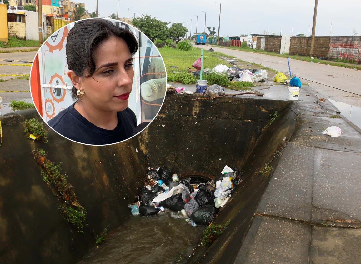 Claman sanciones por tirar basura en canales del sur de Veracruz
