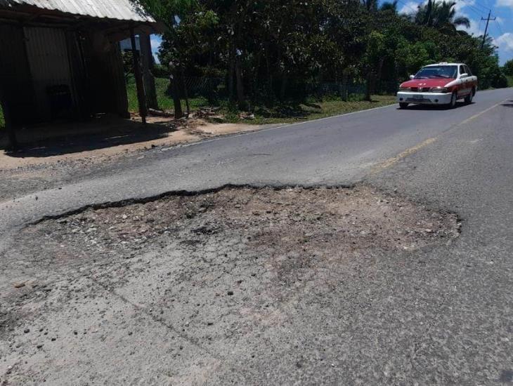 Malas condiciones en la carretera Paralelo-Las Choapas ponen en riesgo la seguridad vial
