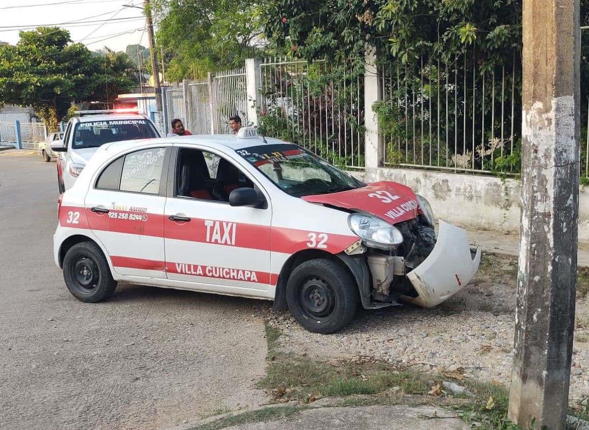 Taxista terminó impactado contra un poste de concreto luego de perder el control de su unidad| VIDEO