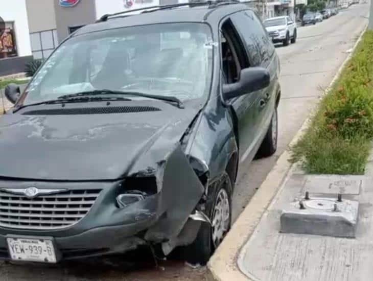 Derriban poste en Zaragoza y Aldama y dejan abandonada vagoneta