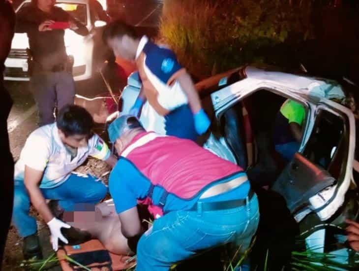 2 heridos de gravedad por fuerte choque en la desviación a Oteapan