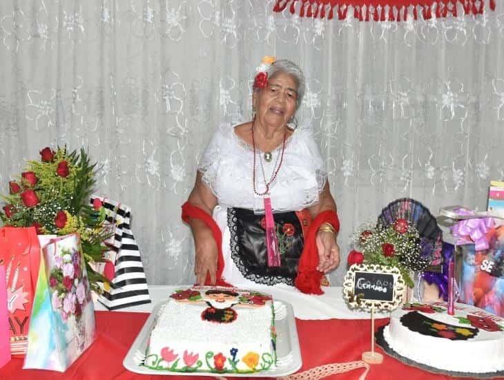 Lidia Moscoso cumple 80 años de feliz existencia