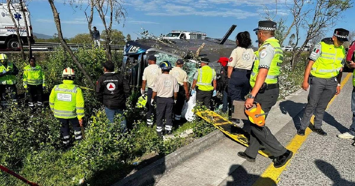 Volcadura de autobús en México-Querétaro deja 7 muertos