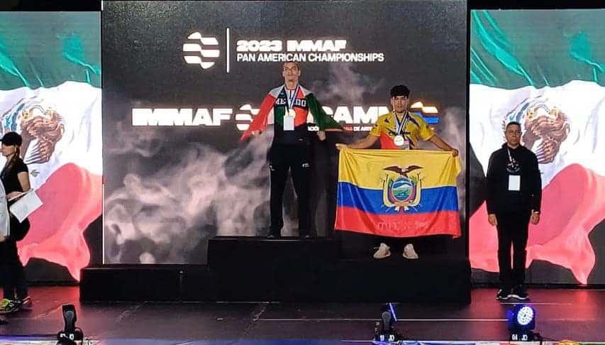 Joven de Coatzacoalcos gana medalla de oro en Panamericano de MMA en Colombia