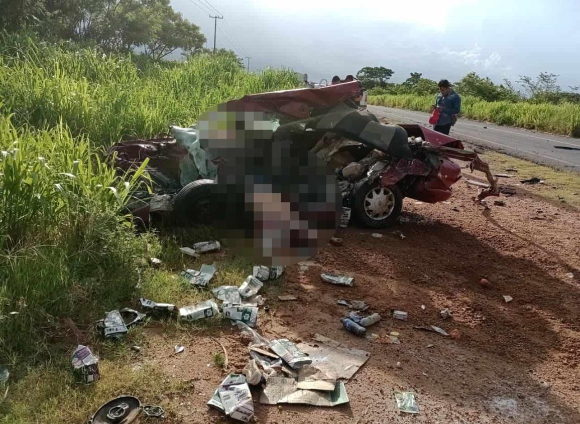 Tráiler destroza vehículo de familia en Isla; hay dos personas fallecidas