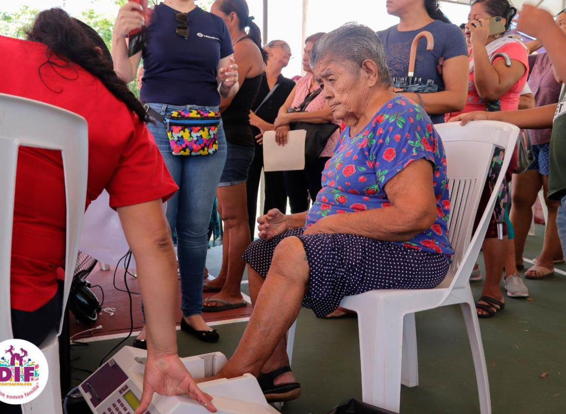 DIF Municipal Coatzacoalcos realiza más de 100 densitometrías óseas en Jornadas Médicas de Primer Contacto