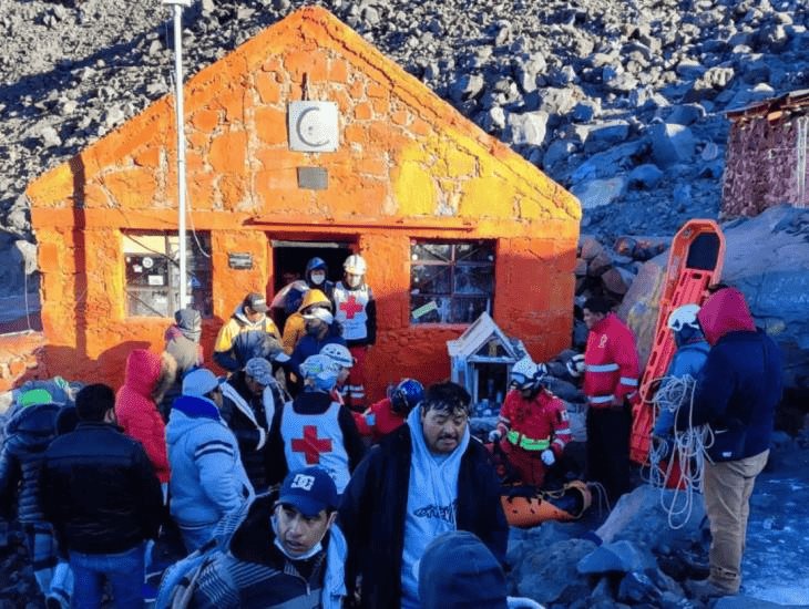 Rescatan cuerpos de alpinistas que cayeron del Pico de Orizaba