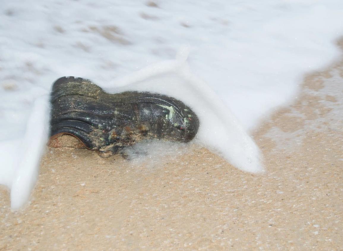 La playa en la que aparecen pies humanos de forma misteriosa
