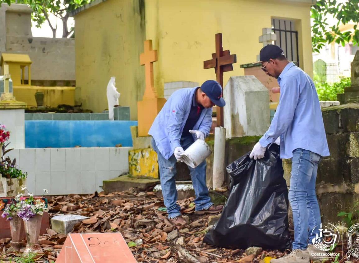 Arranca campaña de limpieza y fumigación en panteones municipales de Coatzacoalcos