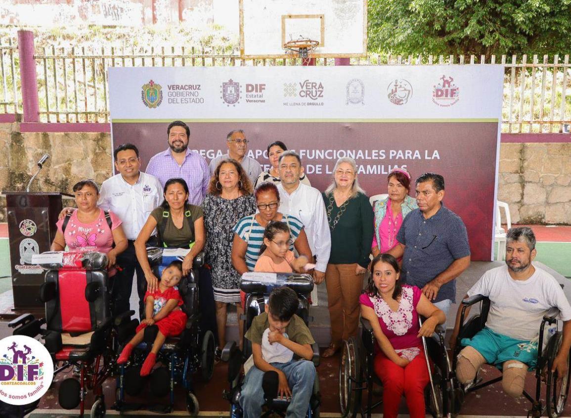 DIF Coatzacoalcos entrega un total de 68 apoyos funcionales a personas vulnerables.