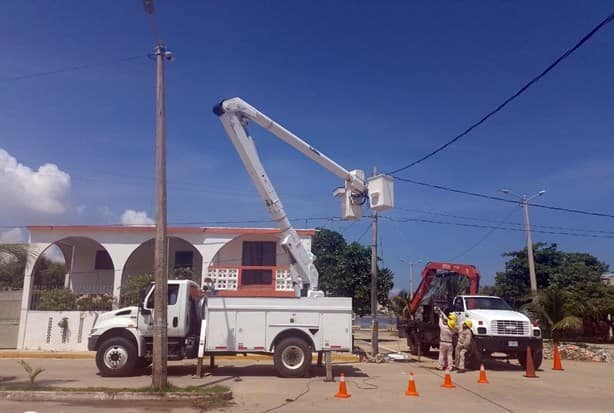 CFE continúa reemplazando transformadores, postes y cableado en Villa Allende