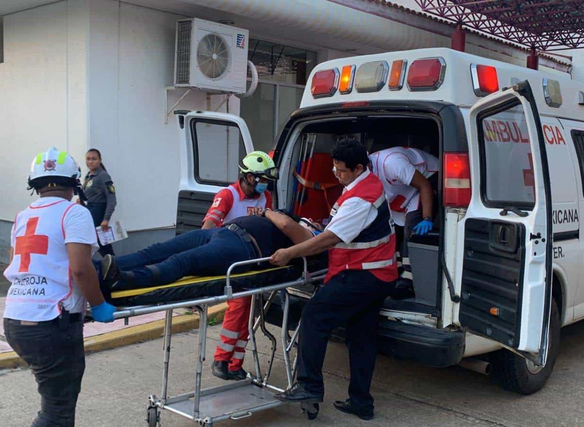 Se accidenta empleado de gobierno del estado en Acayucan