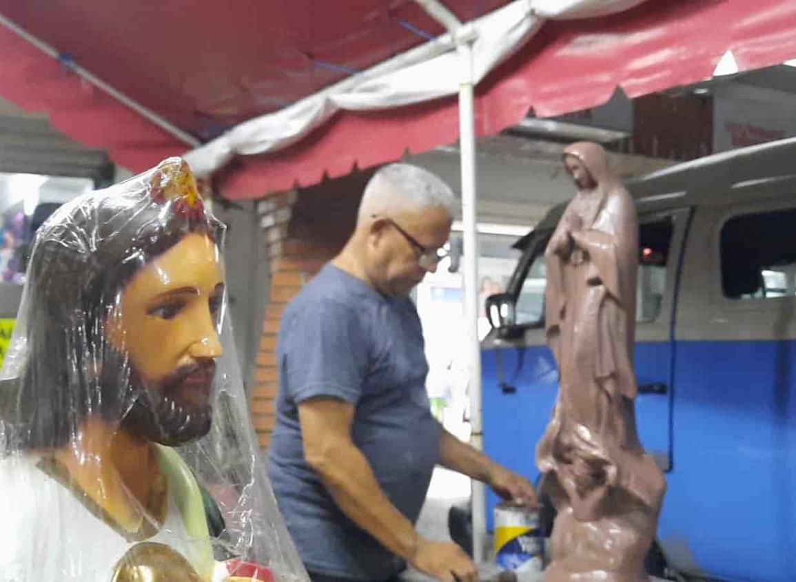 Mario Guzmán, un restaurador de imágenes religiosas que rescata la fe y el arte