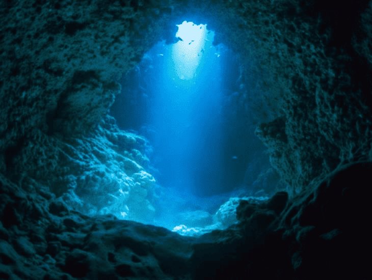 Descubren océano debajo de la Tierra que tiene agua en un estado desconocido hasta ahora