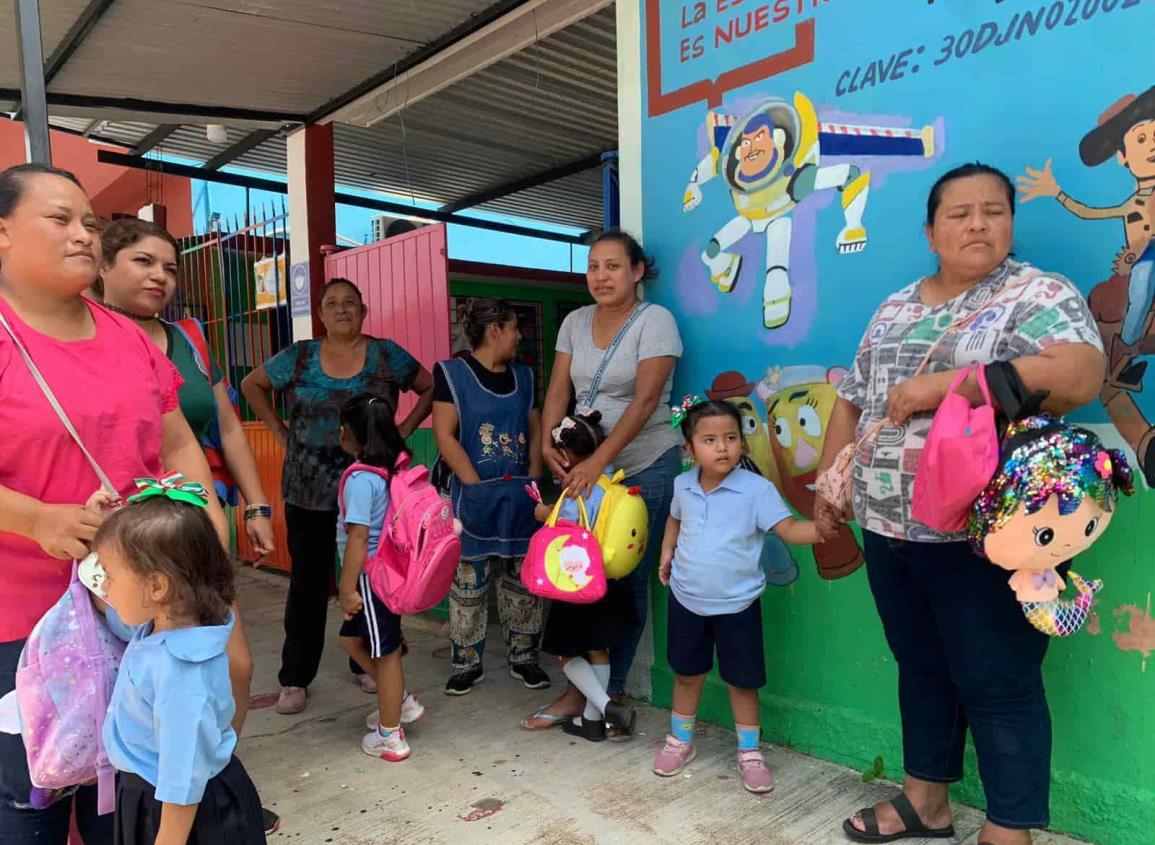 Jardín de niños en Acayucan cumple 15 días sin energía eléctrica; CFE les suspendió el servicio | VIDEO