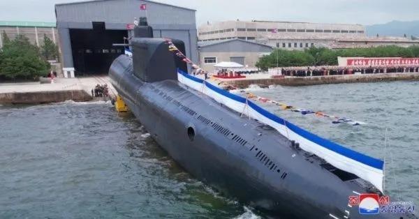 Corea del Norte presumen su nuevo submarino nuclear