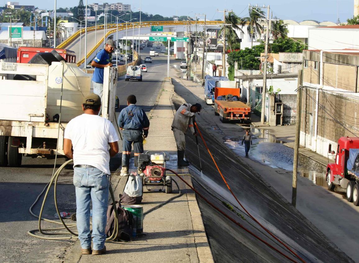 A dos días de llegada de AMLO, acondicionan acceso a terminal de ferrocarriles en Coatzacoalcos l VIDEO 