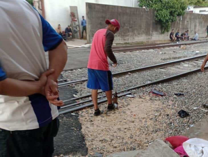 Desfiguros y borracheras de migrantes intimidan a vecinos en Coatzacoalcos