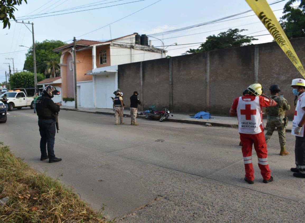 Sicarios interceptan y asesinan a “el Queso” y su pareja en Acayucan |VIDEO