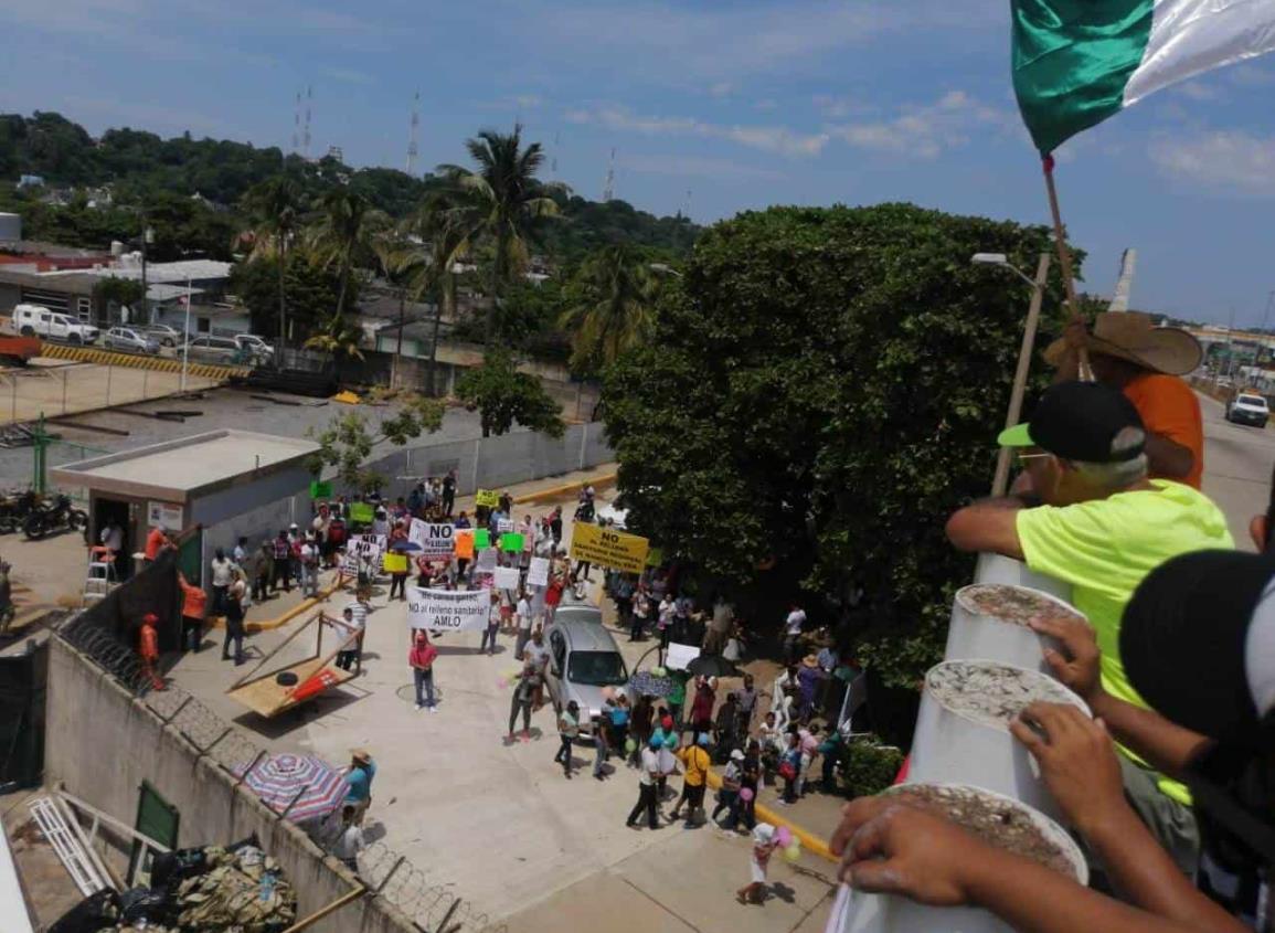 Nanchitecos esperan al presidente para manifestarse en contra del relleno sanitario