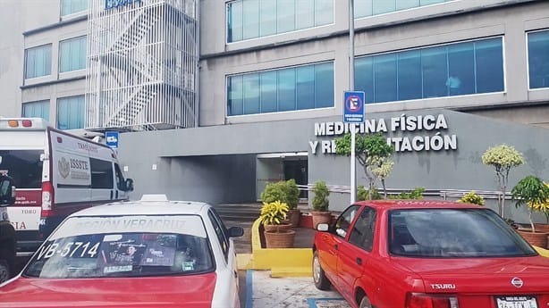 Pareja de la tercera edad queda atrapada en elevador del ISSSTE de Veracruz