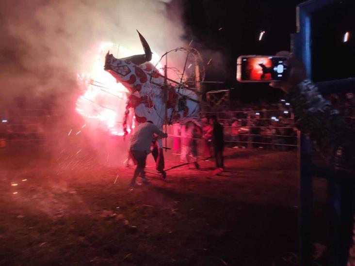 Festejos patrios en Villa Cuichapa concluyen con cabalgata, jaripeo y pirotecnia | FOTOS