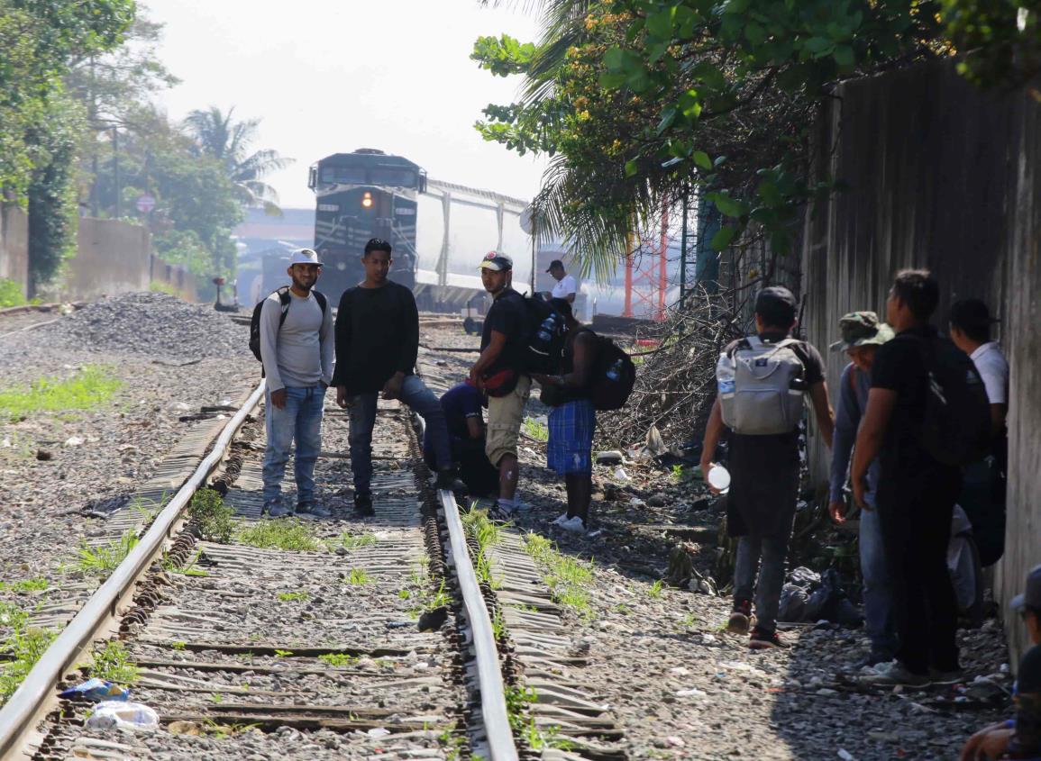 Ante nueva oleada migratoria en México, Ferromex paraliza 60 trenes de carga