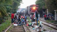 Miles de migrantes quedarán varados en Coatzacoalcos por paro de Ferromex, advierten | VIDEO