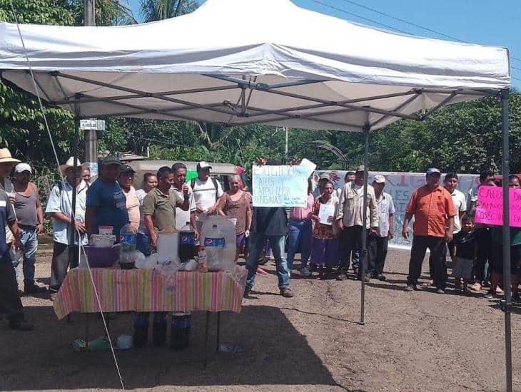 Tras 16 horas, pobladores que tomaron la Acayucan- Soteapan aceptaron mesa de dialogo; ¿liberaron la carretera?