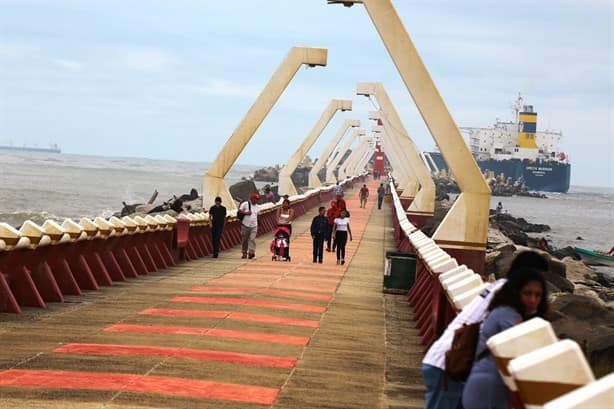 Las escolleras de Coatzacoalcos, lugar emblemático para pasear y admirar el atardecer junto al mar | FOTOS