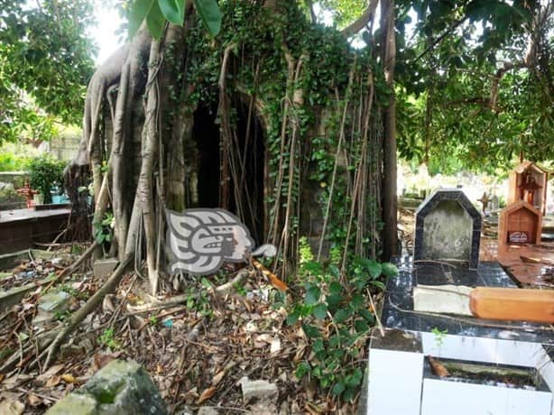 Esta es la leyenda de la Casa de Drácula del panteón de Coatzacoalcos