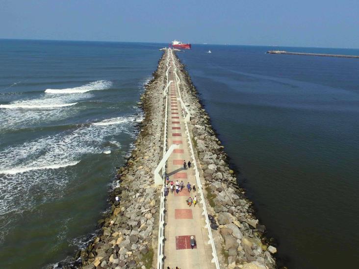 Las escolleras de Coatzacoalcos, lugar emblemático para pasear y admirar el atardecer junto al mar | FOTOS