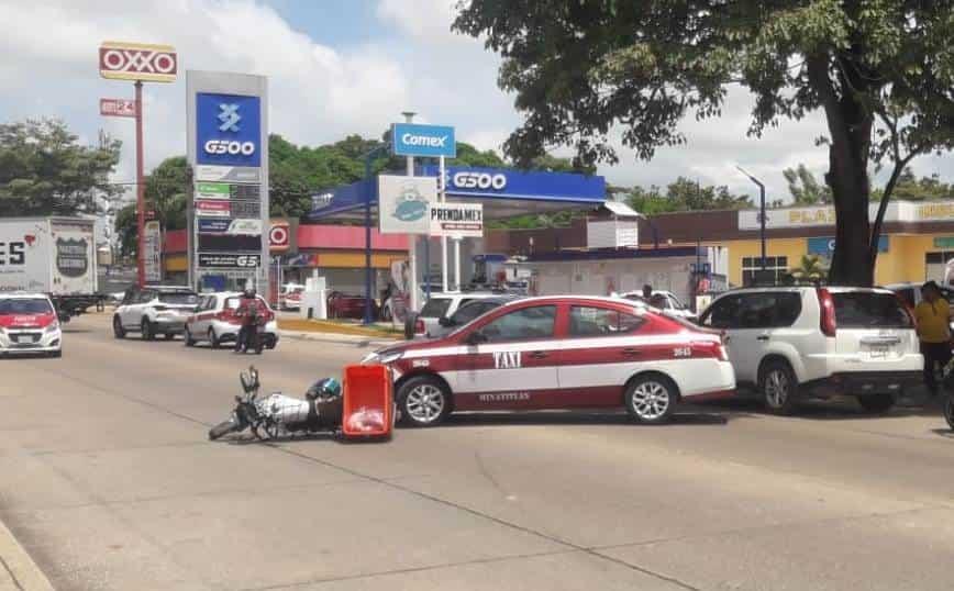 Motociclista terminó lesionado tras ser impactado por un taxista