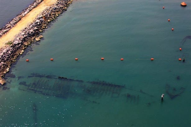Embarcaciones que se encuentran hundidas en Las Escolleras de Coatzacoalcos | FOTOS